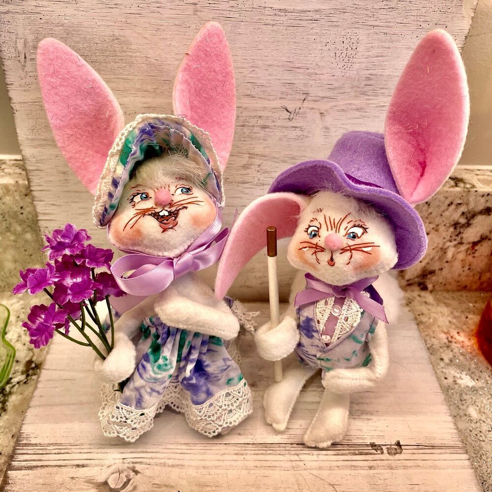 Annalee Mobilitee Mr. Mrs. Easter Bunny Pair Purple Dress Vest 2005